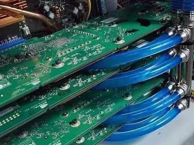 液冷服務(wù)器出現(xiàn)漏水漏液如何實(shí)現(xiàn)報(bào)警？